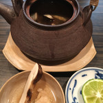 松もと - 県産松茸の土瓶蒸し…松茸がたくさん入っていました