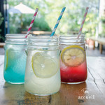 カフェ アクイーユ - お店で絞った自家製レモネード