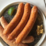 ろばたやき山ろく - 新作のピリ辛と普通ウィンナー(^^)