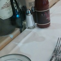 ウルフギャング・ステーキハウス 六本木 - 見にくいですが、ロゴ入りのオリジナルステーキソース。