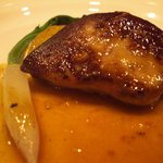 シェ ヌウ - フォアグラのポアレ　姫大根と柿のソテー添え