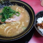 王道家 - ラーメン並＋半賄い飯(50円)コスパ抜群！