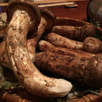 旬膳甜酒 創庵 - 本日のメインディッシュ
      岩手県産松茸