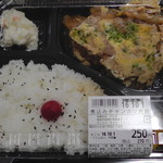 アルタ - 煮込みチキンカツ弁当（250円）