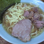 家系ラーメン まこと家 - 20160930 朝10時ごろ　スープの色が濃いのはスープが少ないから．だからいつもよりややしょっぱかった