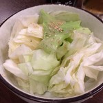 肝屋　嘉正亭　みその - お通しのキャベツ