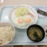 波止場食堂 - ハムエッグ定食　410円(2016/9/30)