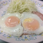 波止場食堂 - ハムエッグ、ハムは2枚隠れて。