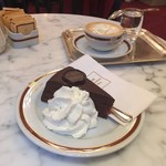 Café Sacher - 綺麗なテーブルに置かれるとそれだけで素敵な感じに♪