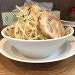 野郎ラーメン - サイドから