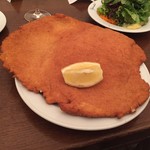 Figlmüller - 顔よりでかいウィーン風カツレツ。ついに対面です。