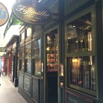 Figlmüller - 本店の外観。かなりコンパクトで予約なし訪問は、厳しい感じです。
