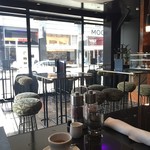CAFE BAR BLOOM - スタイリッシュな内観。