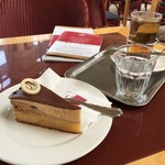 Cafe Gloriette - 宮殿の列柱回廊にて一休みです。