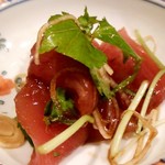 新小屋 - ねっとりウマい「まぐろの青唐辛子醤油あえ」薬味も効いていい感じ