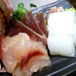 和食のすゝめ - グルクンに鰹、烏賊の刺身盛り合わせ