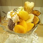 秋仕様のパフェ　揚げたカボチャが斬新　！