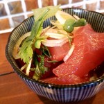 新小屋 - 「まぐろの青唐辛子醤油あえ」ねっとりウマい