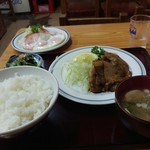 常盤食堂 - しょうが焼き(６７０円)大盛(５０円)とハムエッグ(２７０円)です。