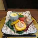 零 - 柿とくるみの白和え、北寄貝とクリームチーズの手毬、鯛の南蛮漬け、トマトの含ませ、ブルーチーズの茶碗蒸しの盛合せ