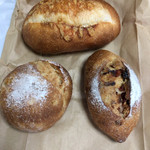 ベーカリー・パレード - パンドカンパーニュ各２４０円ほど