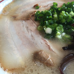 長崎楼 - 2016年10月初旬  豚バラチャーシューアップ。脂の部分が多めでした。息子は気に入ったようです。