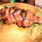 これが絶品、やわらかいモツと言われるタレ付きレバー。