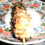 これはトリと言われる、皮のついた鶏肉です。