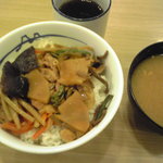 松屋 - 2010/11/10 五目鶏めし(並)330円656kcal、鶏もいいね♪