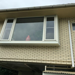 悦  - 駐車場から見上げたお店