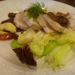 ヴィラージュ - 大山鶏のポッシェ、エゴマとハチミツのソース