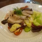 ヴィラージュ - 大山鶏のポッシェ、エゴマとハチミツのソース