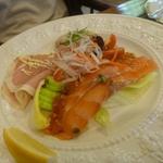 ヴィラージュ - 自家製スモークサーモン、ロースハム、猪のソーセージ