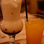 BLUCE - 黒すぐりのアイスラテ、オレンジフラワークーラー