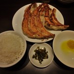 銀座 天龍 - 餃子1050円+ライス小100円、合計1150円