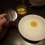 銀座 天龍 - お酢とカラシで食べます