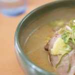 麺屋 彩未 - チャーシューの上にはしょうが