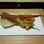 紀茂登 - マナガツオにクチコとコーンの揚げ物、お酒が進みすぐる。