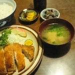 Yamabiko - とんかつ定食、定価980円、支払い970円