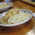 手打うどん はりや - 隣の人の鶏天ざるうどんも激写！