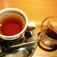 春秋ツギハギ 日比谷 - 食後の紅茶とお菓子。ラスクとコーヒーケーキでした。