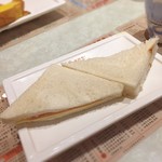 Kam Kee Cafe - 火腿芝士三文治。ハム・ズーチー・サンド