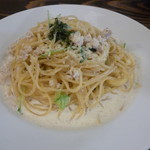 イタリア大衆食堂 堂島グラッチェ - 鶏ミンチと豆苗のクリームパスタ