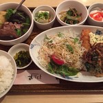 カフェレストりん - 2016/10/03
      肉骨茶。香炸魚排。海草野菜天婦羅。小白菜炒杏鮑菇。涼豆腐。甜点。