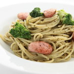 イナズマ カフェ - ソーセージとブロッコリーのトマトソーススパゲッティ