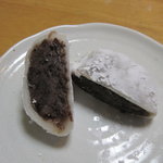 岡埜栄泉総本家 - 上野駅前 岡埜栄泉総本舗：豆大福 