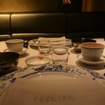 中国飯店 富麗華 - テーブルセットの様子