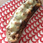 おおば製パン - 2016年9月：パン・ド・カンパーニュ…肉茄子みそ＋チーズをのせて…