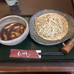 Ishiusuhikisoba Dokoro Shiraho - 鶏つけ蕎麦。
                        鴨つけ蕎麦が食べたかったのですが、メニューにありませんでした。
                        なかなか美味しい蕎麦だってので、次ははもりで食べてみたいです。