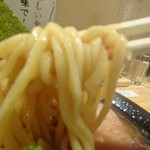 秋葉原ラーメン わいず - 麵リフトはピンボケ～